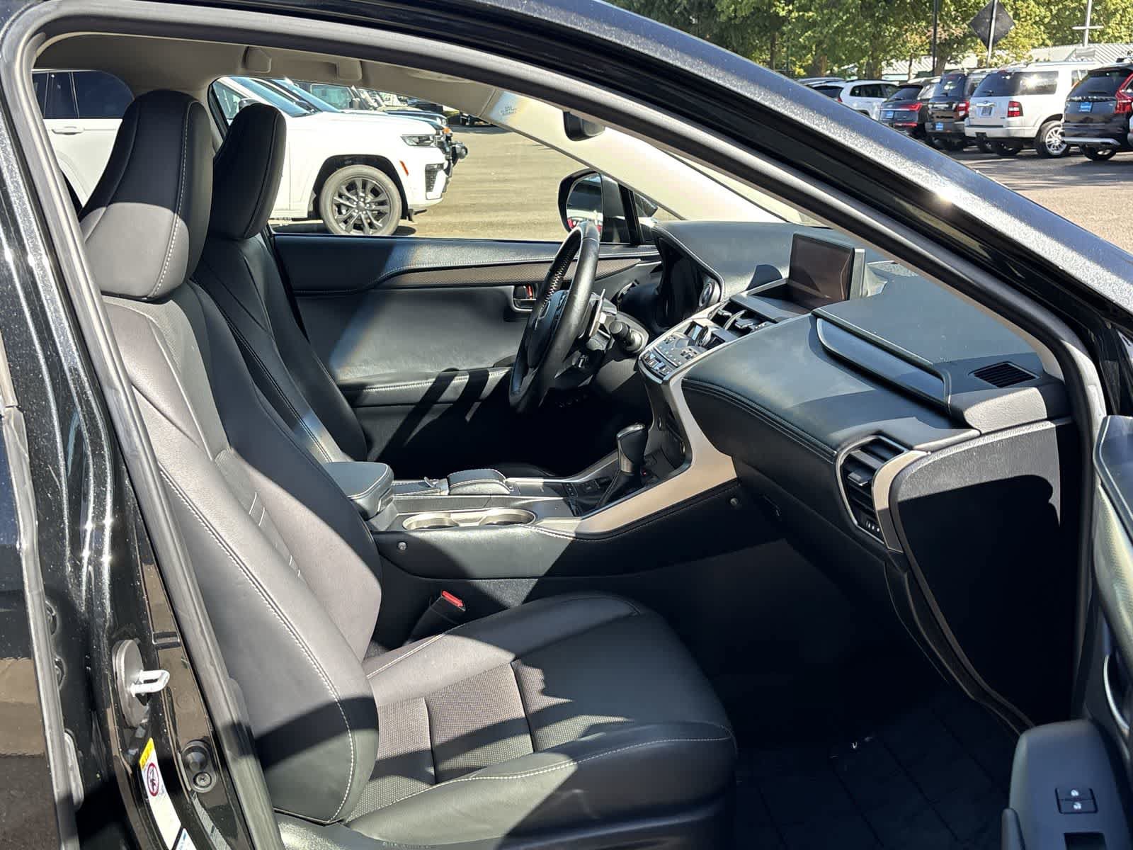 Used 2018 Lexus NX 300h AWD w/ Premium Package image 9