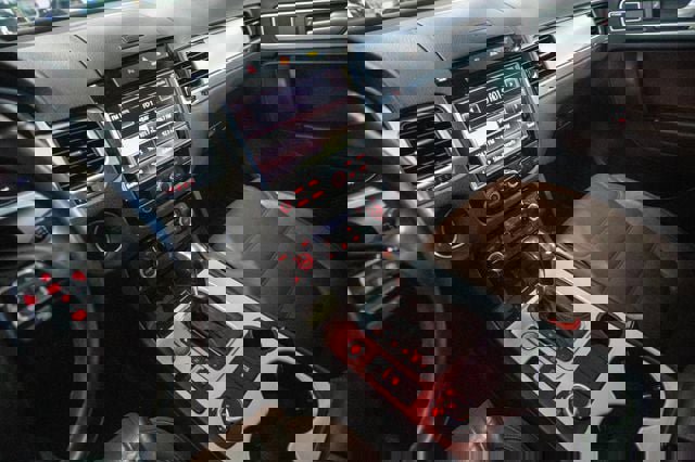 Used 2013 Volkswagen Touareg Executive image 5