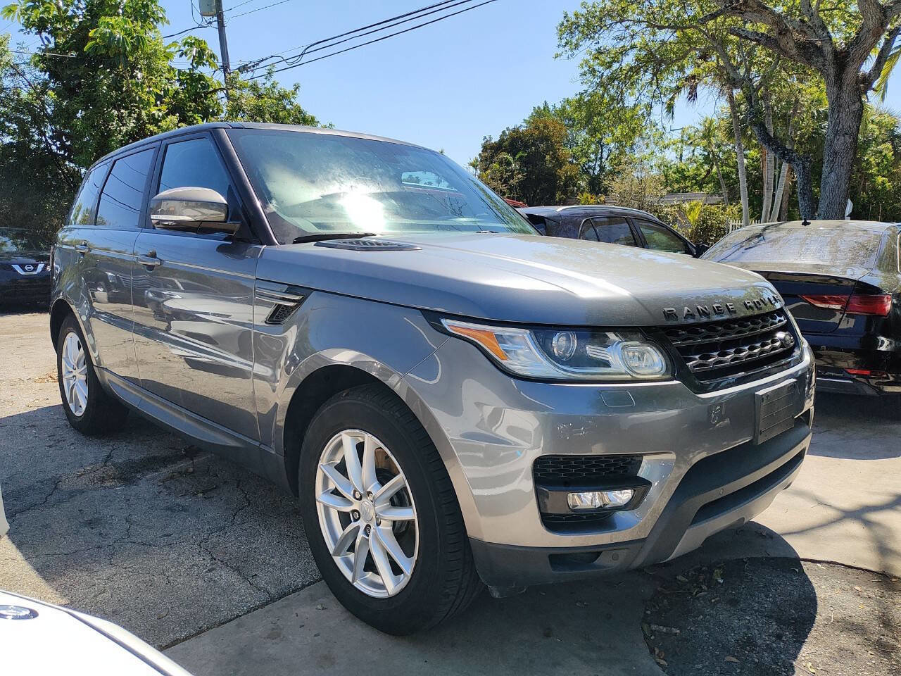 Used 2015 Land Rover Range Rover Sport SE image 16