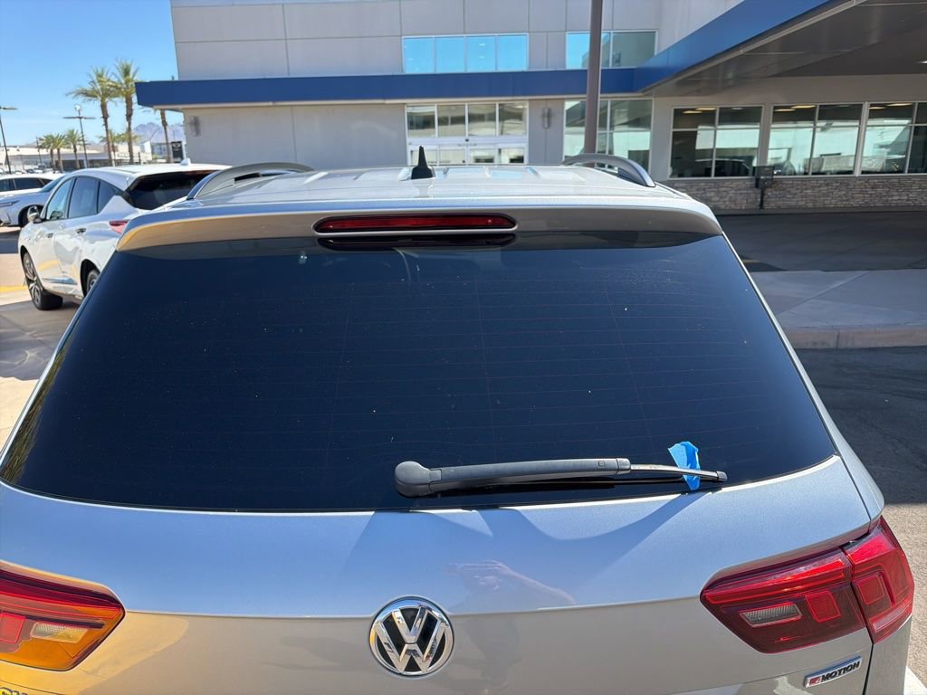 Used 2020 Volkswagen Tiguan SE w/ Panoramic Sunroof Package image 8