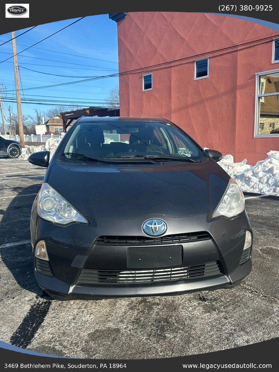 Used 2014 Toyota Prius C Two image 2