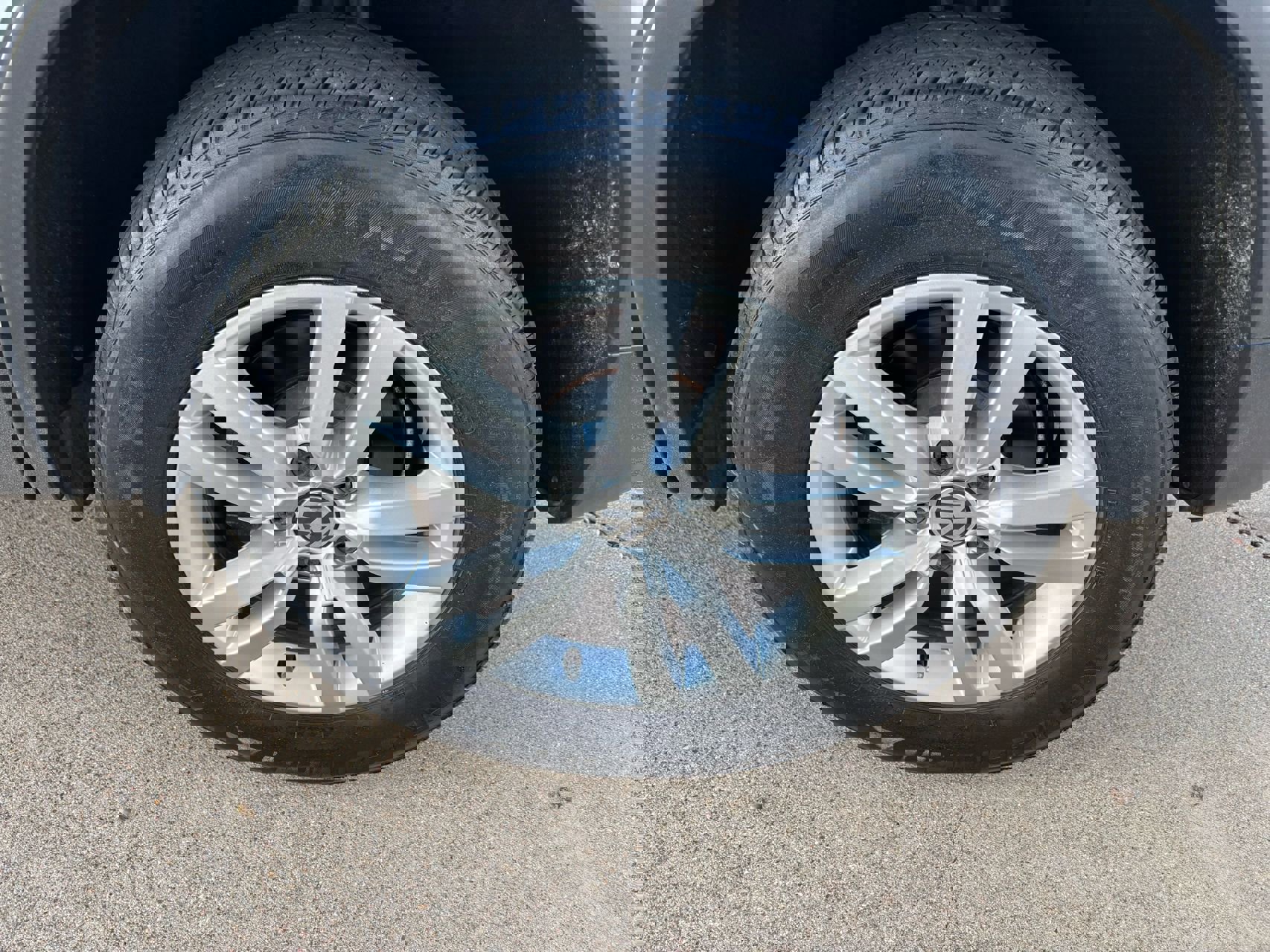 Used 2017 Volkswagen Tiguan S image 9