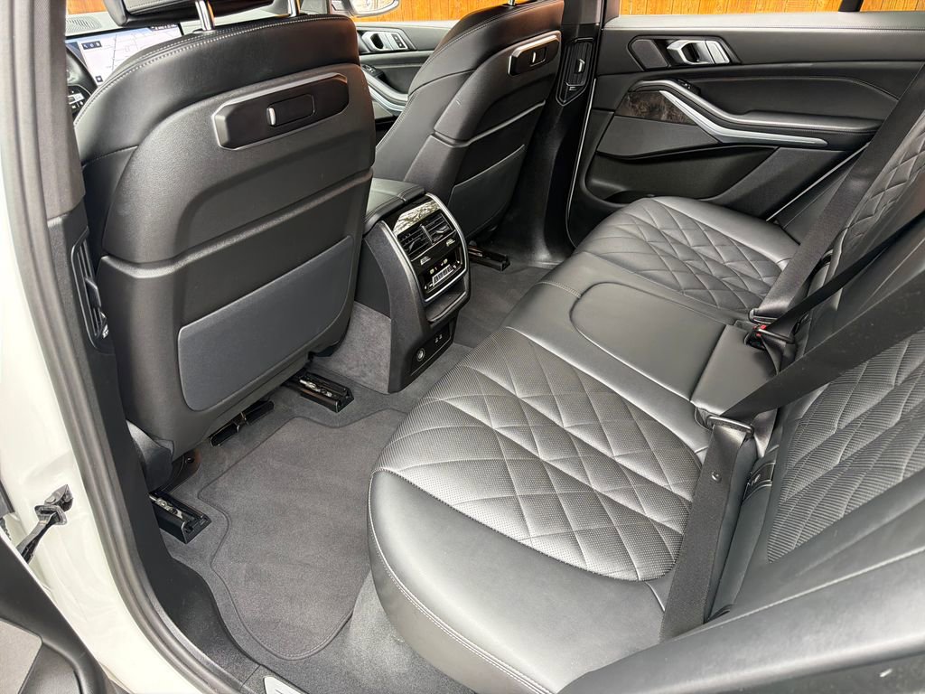 Used 2025 BMW X5 xDrive40i w/ Climate Comfort Package image 32