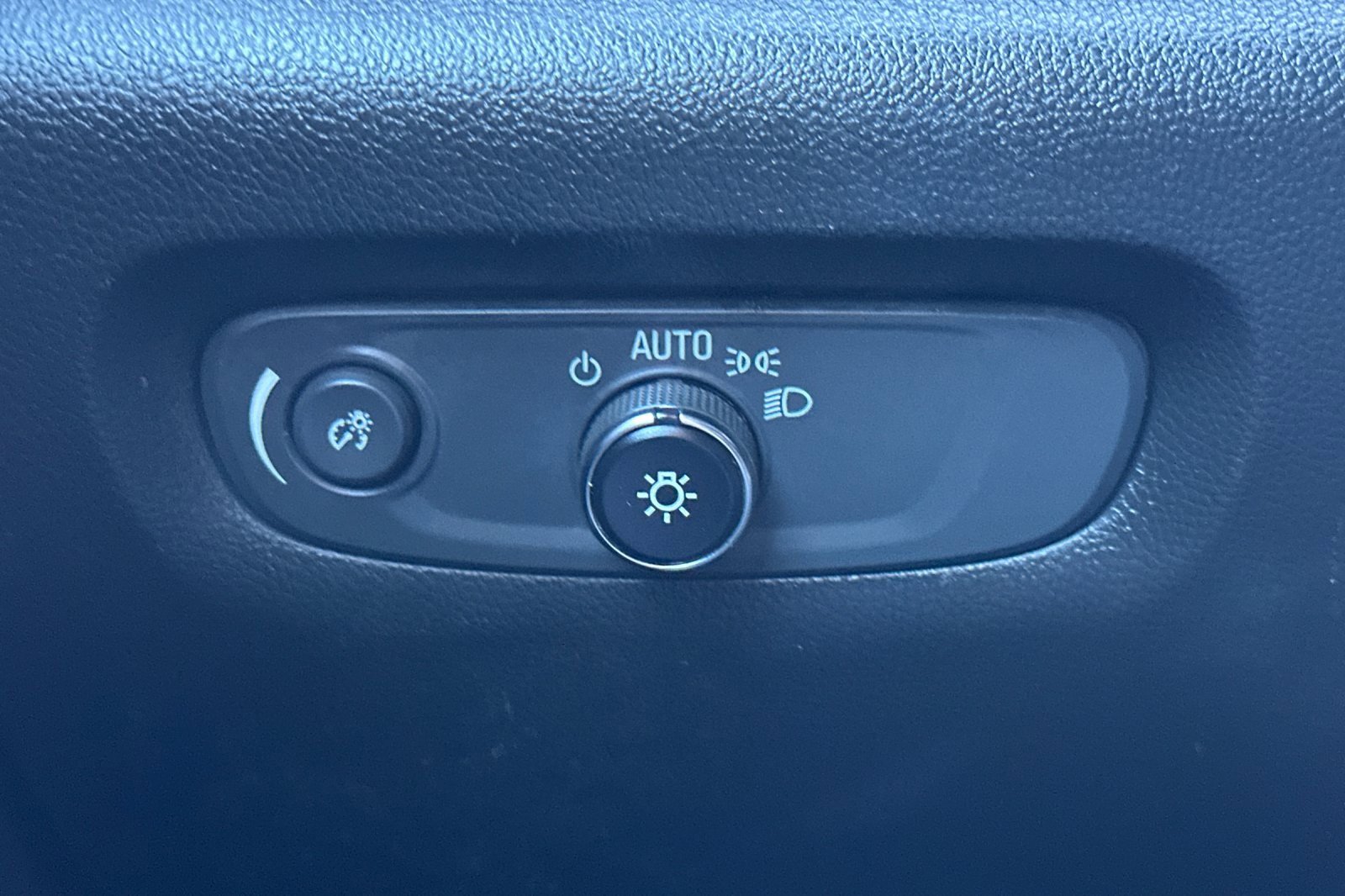 Used 2023 Chevrolet Traverse LT image 36