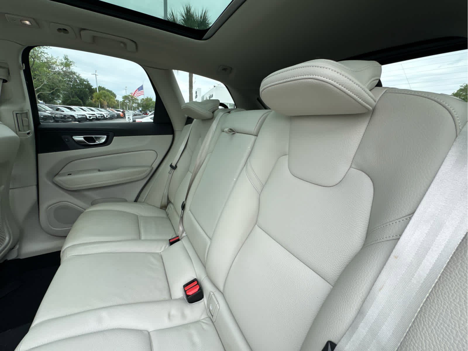 Used 2023 Volvo XC60 B5 Plus AWD/4WD image 26