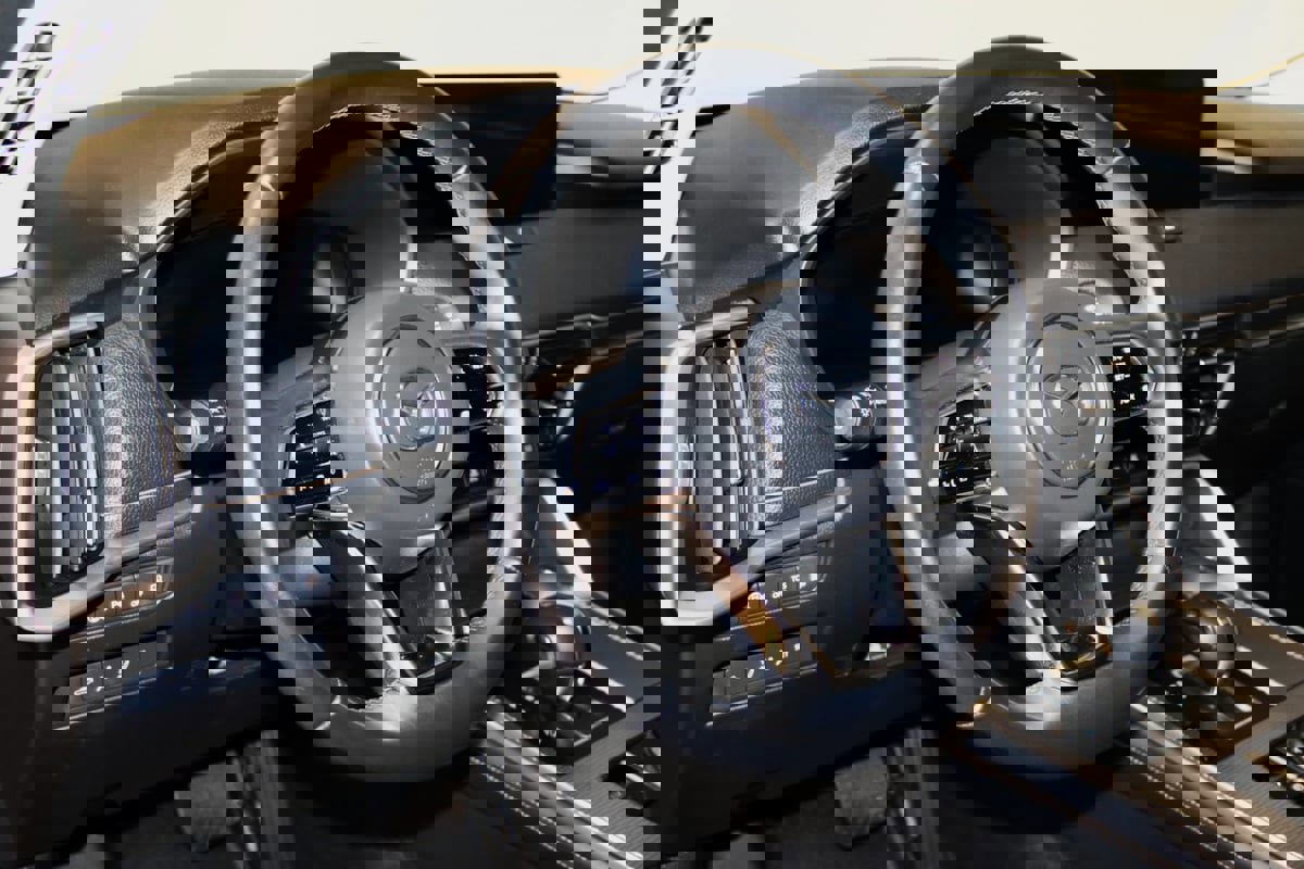 Used 2025 MAZDA CX-70 Plug-In Hybrid w/ Premium Pkg image 38