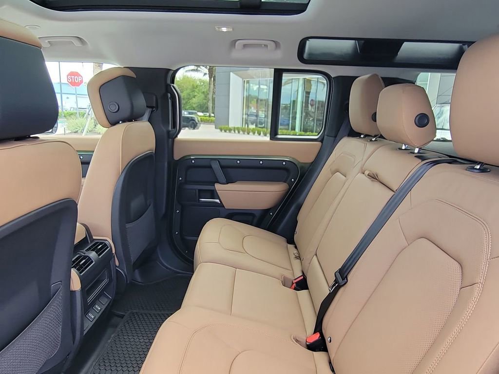New 2026 Land Rover Defender 110 X-Dynamic SE AWD/4WD image 14