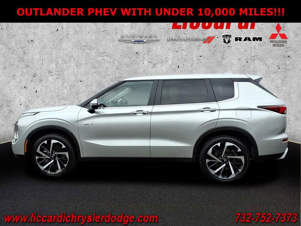 Used 2025 Mitsubishi Outlander SE image 4
