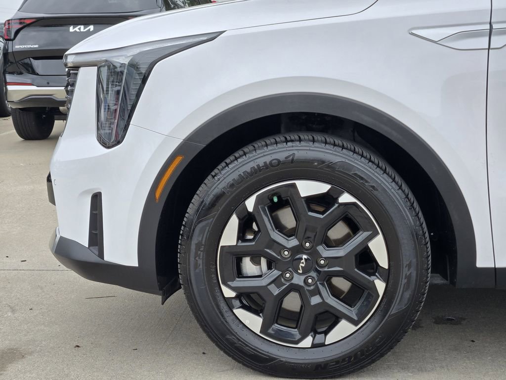 Certified 2025 Kia Sorento S FWD image 14