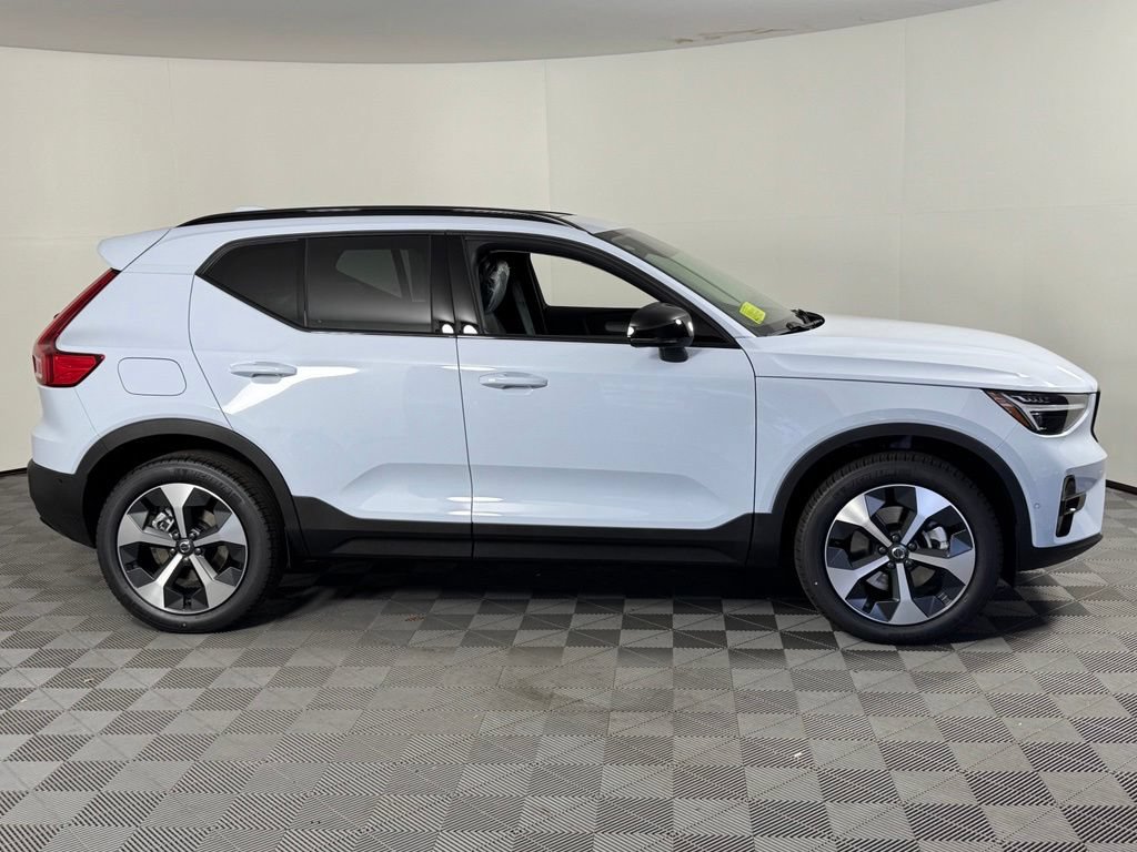 New 2026 Volvo XC40 B5 Plus w/ Protection Package Premier AWD/4WD image 4