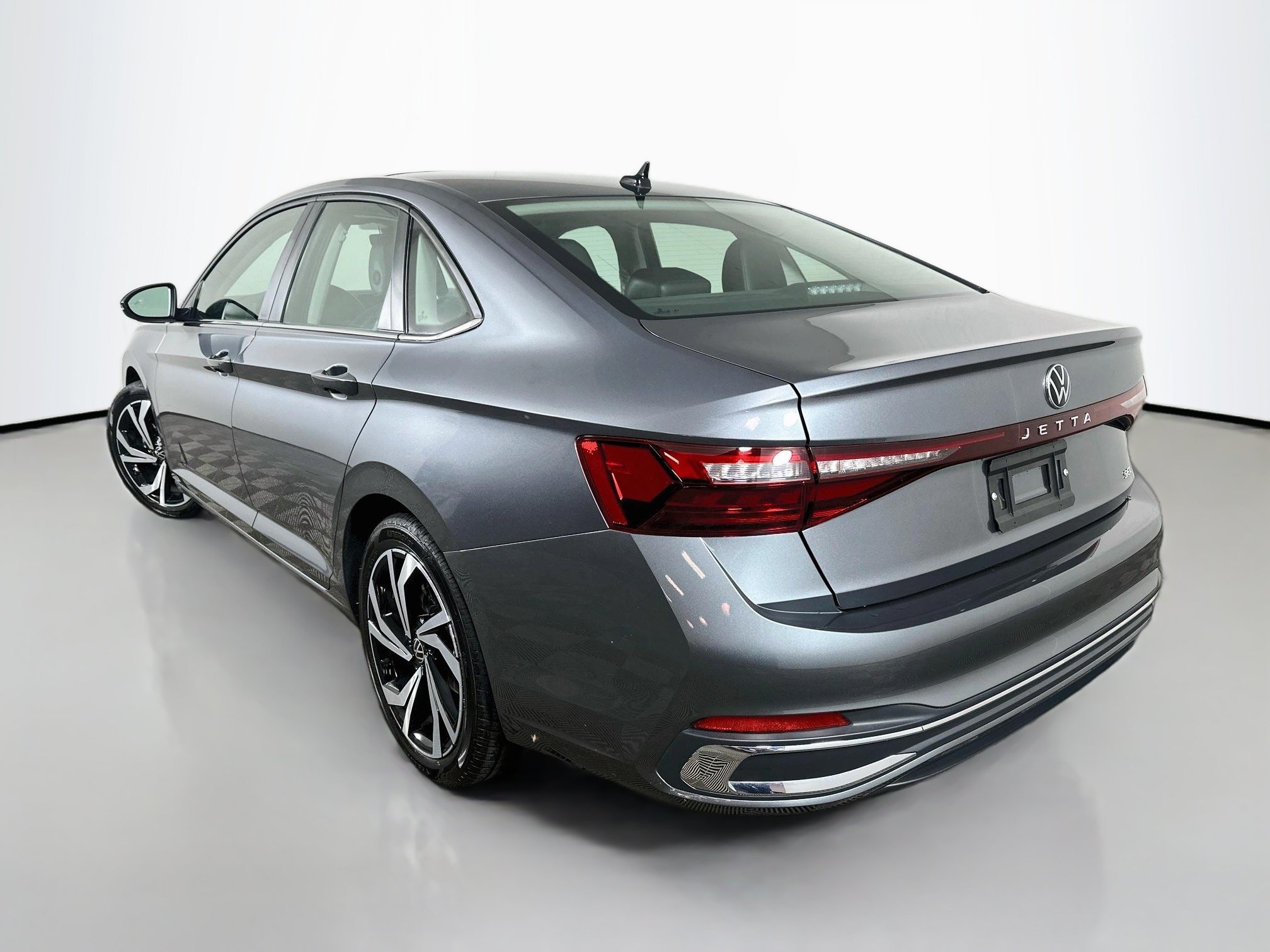 Used 2025 Volkswagen Jetta SEL FWD image 5