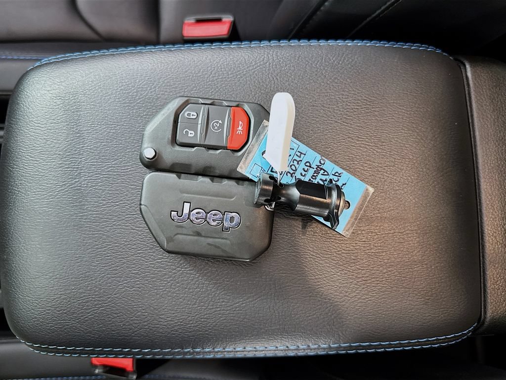 Used 2024 Jeep Wrangler High Altitude AWD/4WD image 35