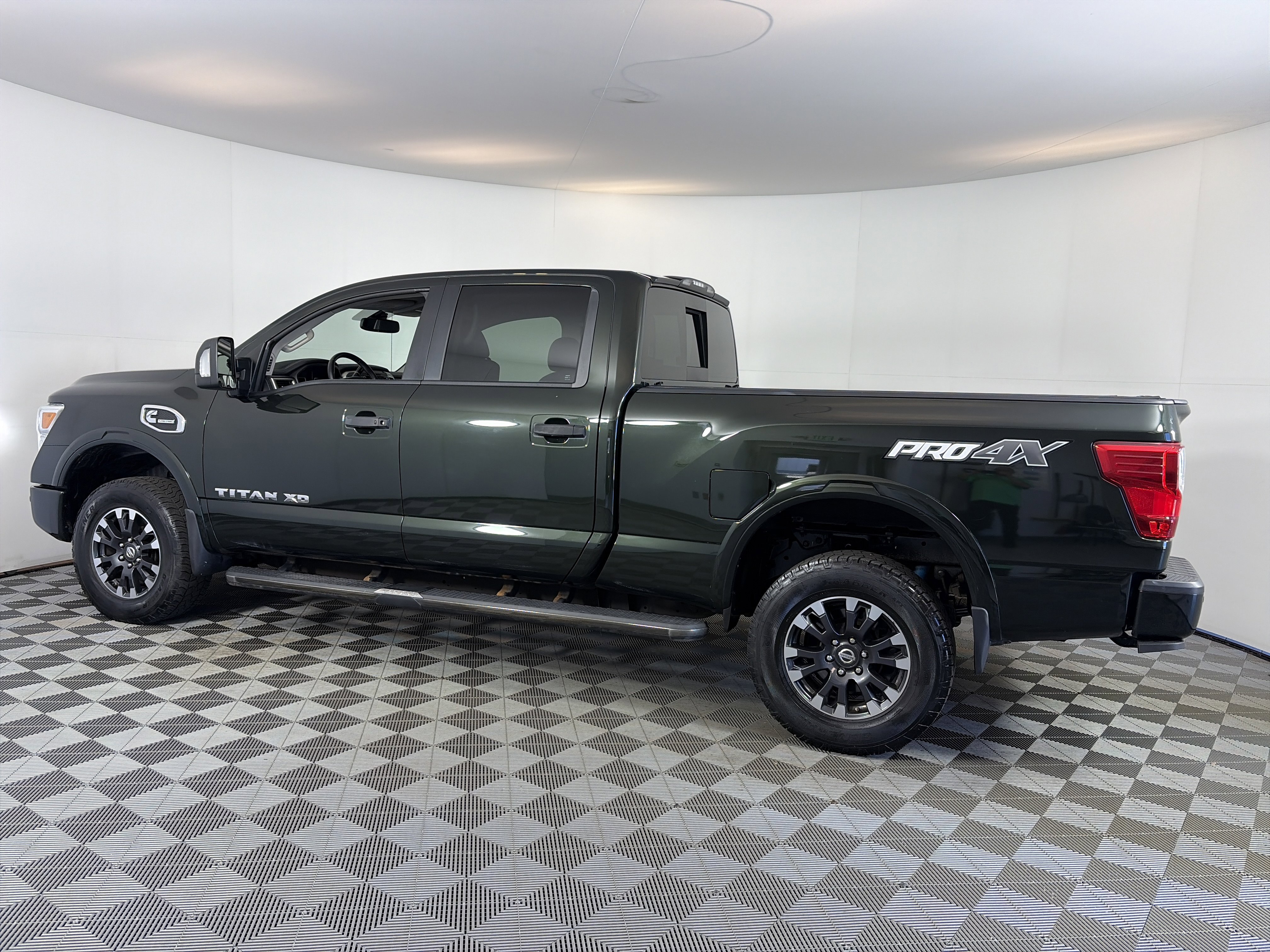 Used 2019 Nissan Titan PRO-4X w/ Pro-4x Convenience Package AWD/4WD image 8