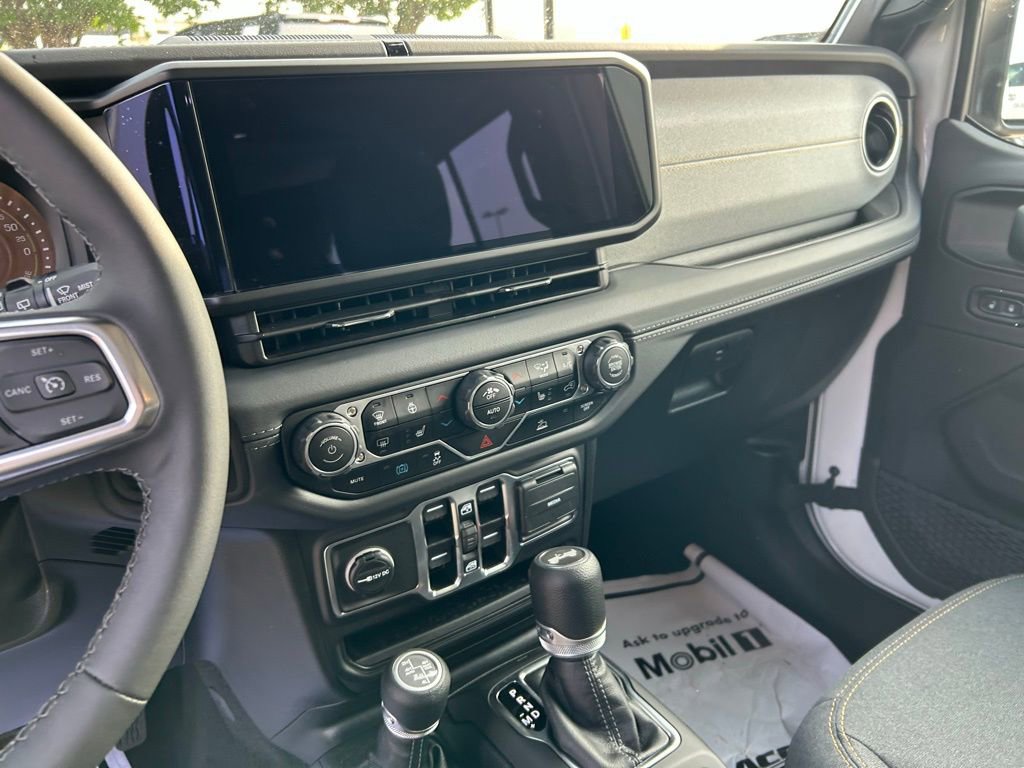 Used 2025 Jeep Wrangler Unlimited Sahara AWD/4WD image 13