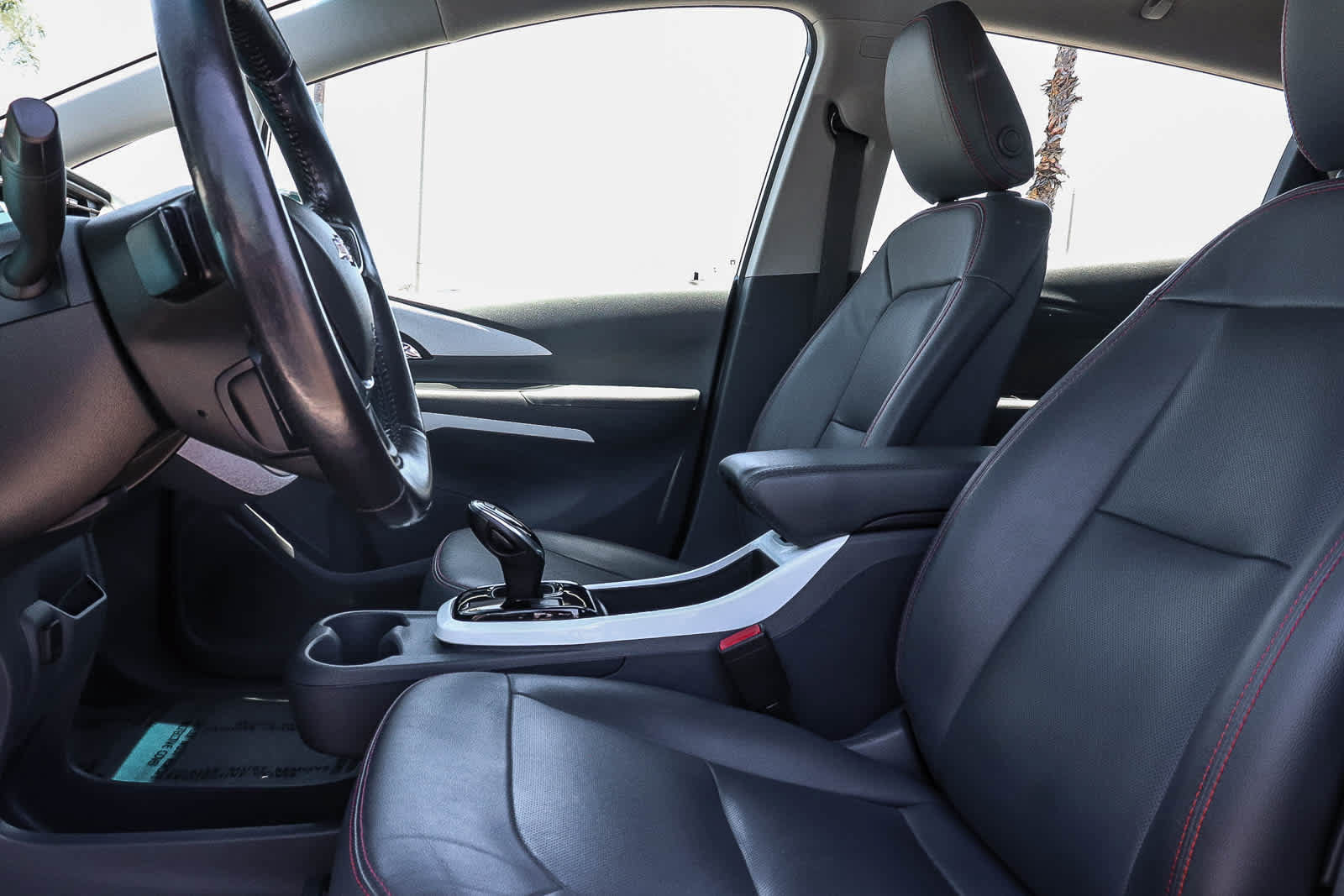 Used 2020 Chevrolet Bolt Premier FWD image 27