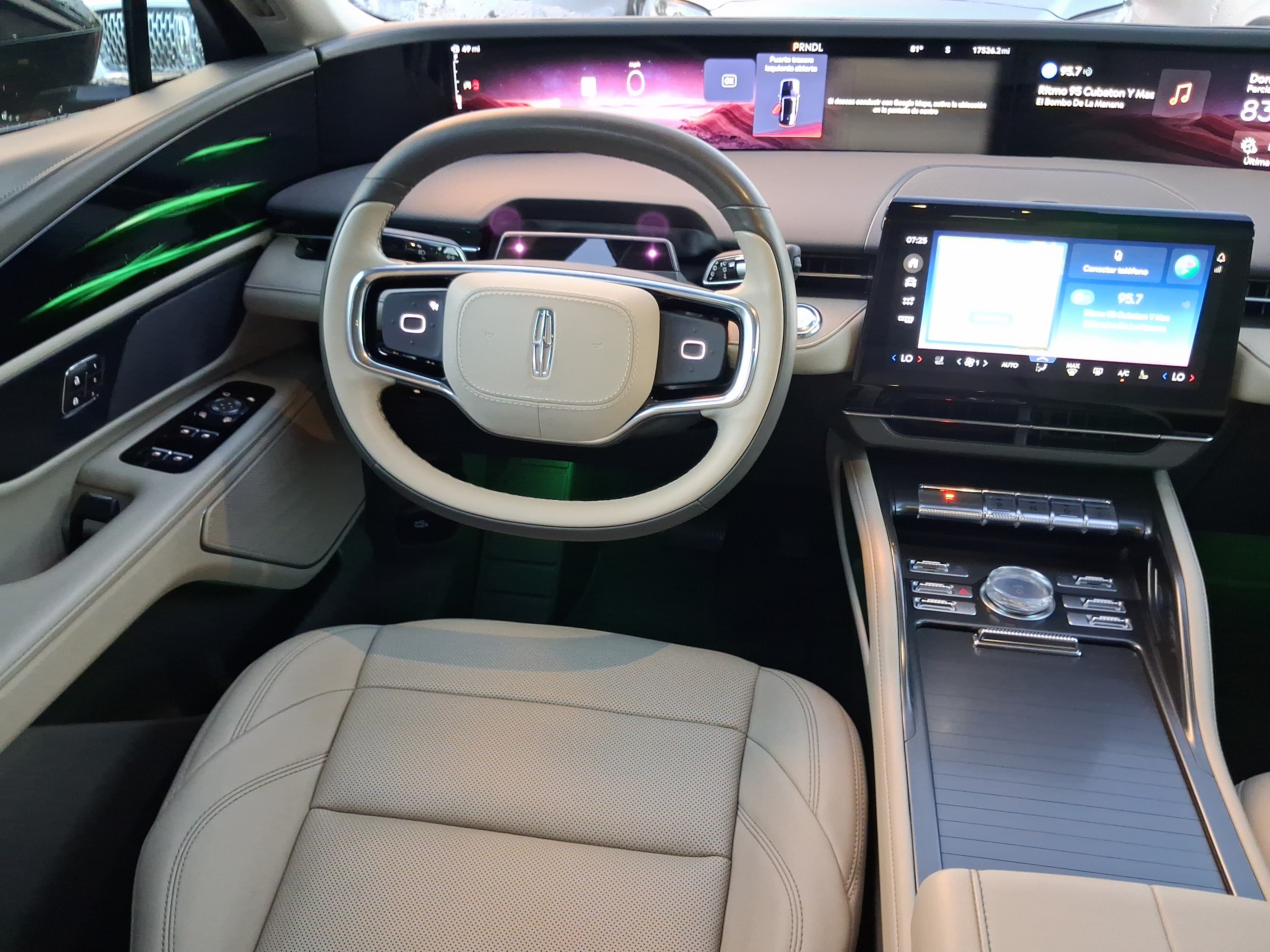 Certified 2024 Lincoln Nautilus Premier AWD/4WD image 8