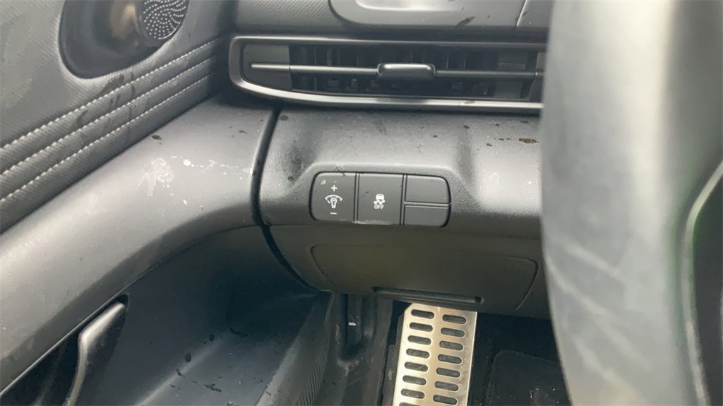 Certified 2025 Hyundai Elantra Sport image 28