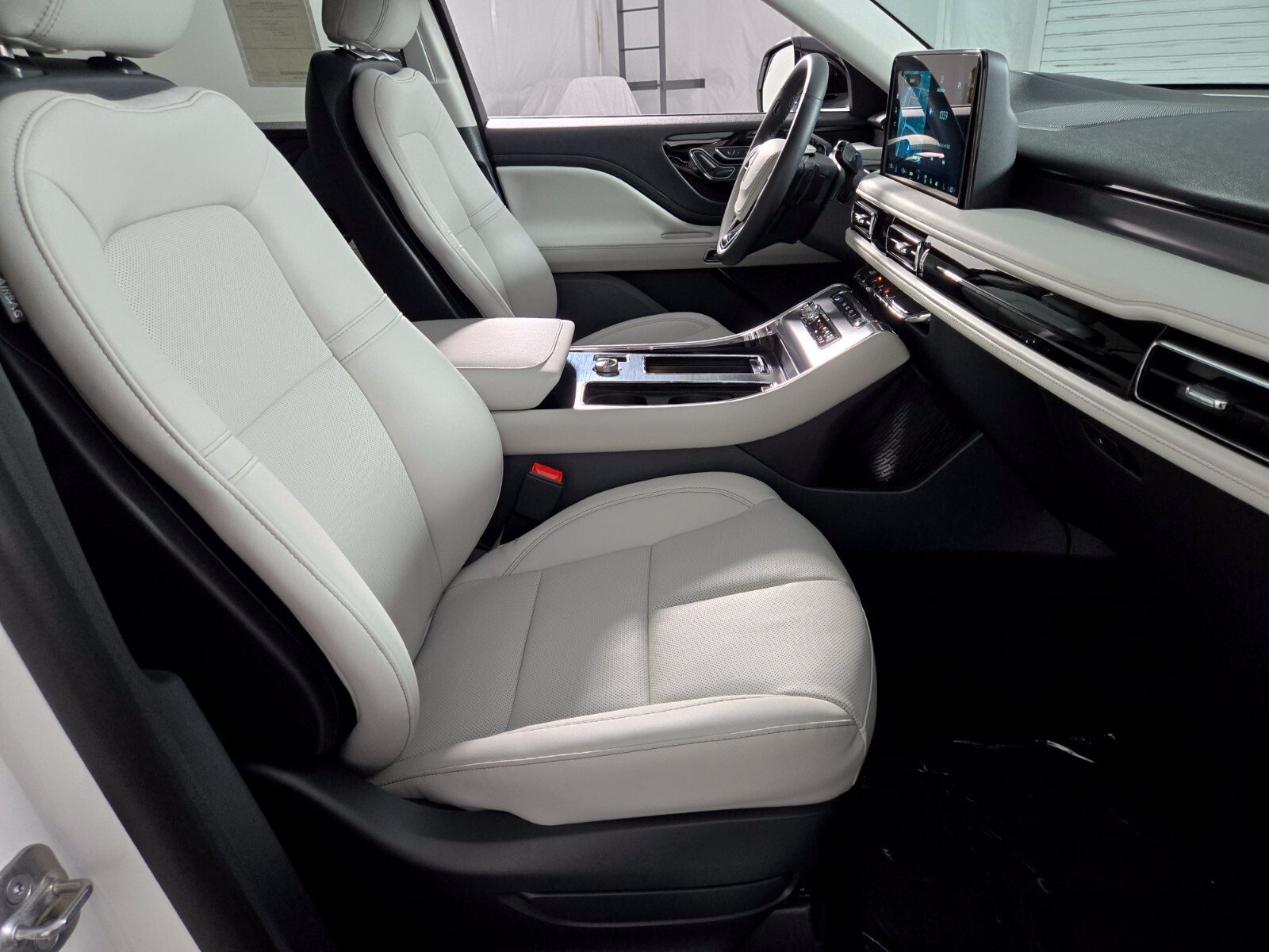 New 2027 Lincoln Aviator AWD image 20