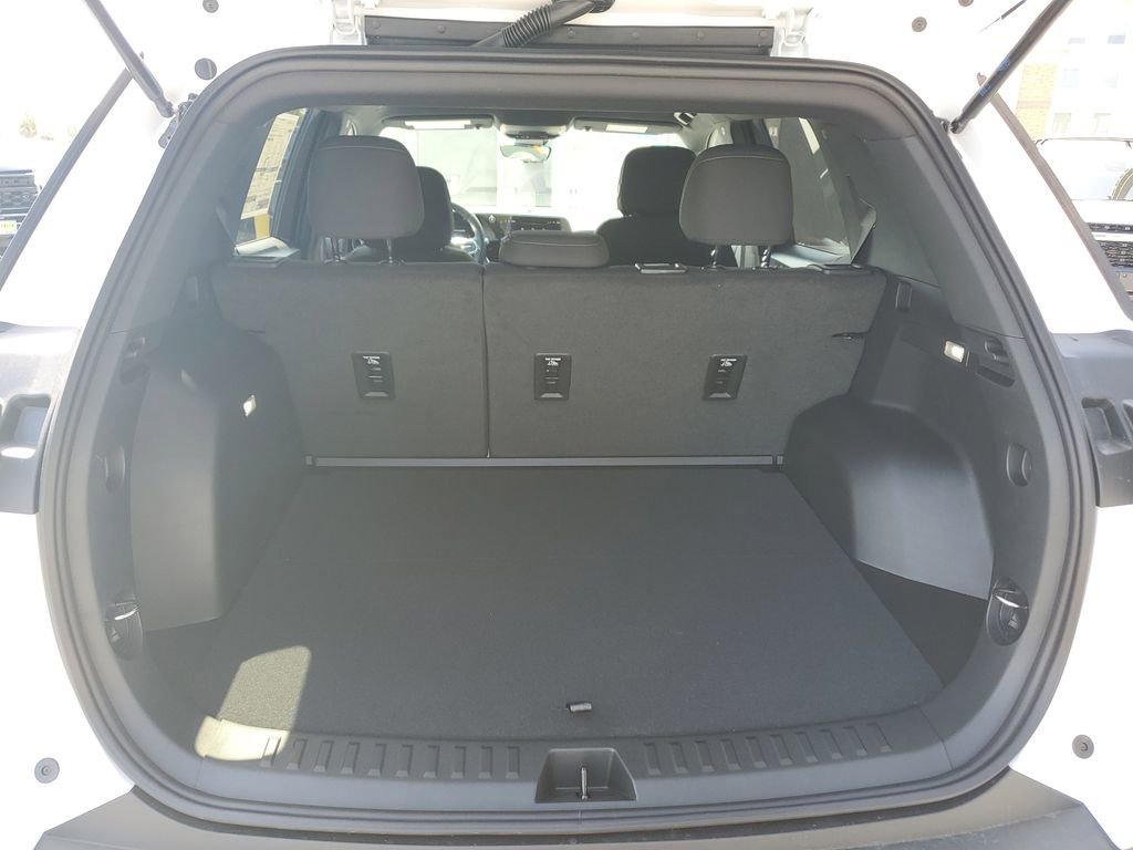 New 2026 Chevrolet Equinox LT w/ Safety and Technology Package FWD image 9