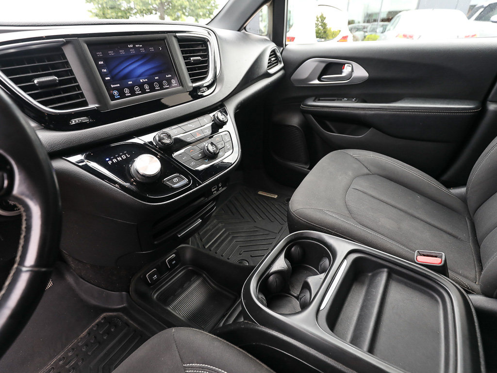 Used 2018 Chrysler Pacifica Touring Plus w/ S Appearance Package FWD image 18