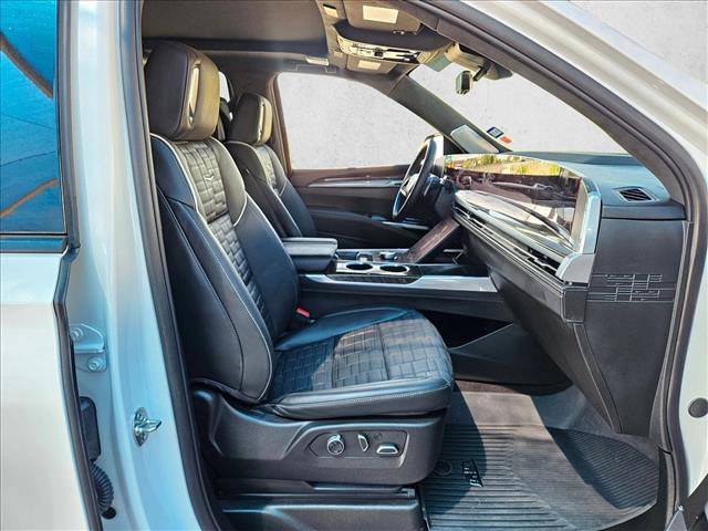 Used 2025 Cadillac Escalade Sport Platinum w/ LPO, Floor Liner Package AWD/4WD image 25
