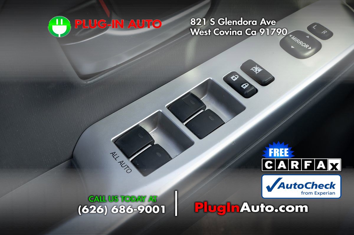 Used 2012 Toyota Prius V Five image 20