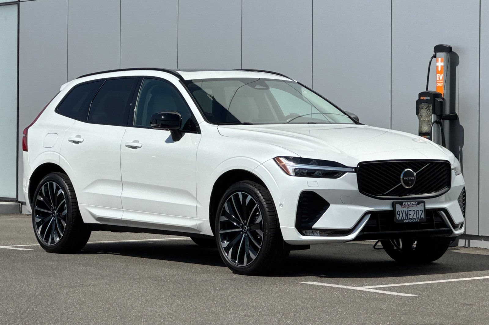 Certified 2026 Volvo XC60 B5 Ultra w/ Climate Package PRO AWD/4WD image 7