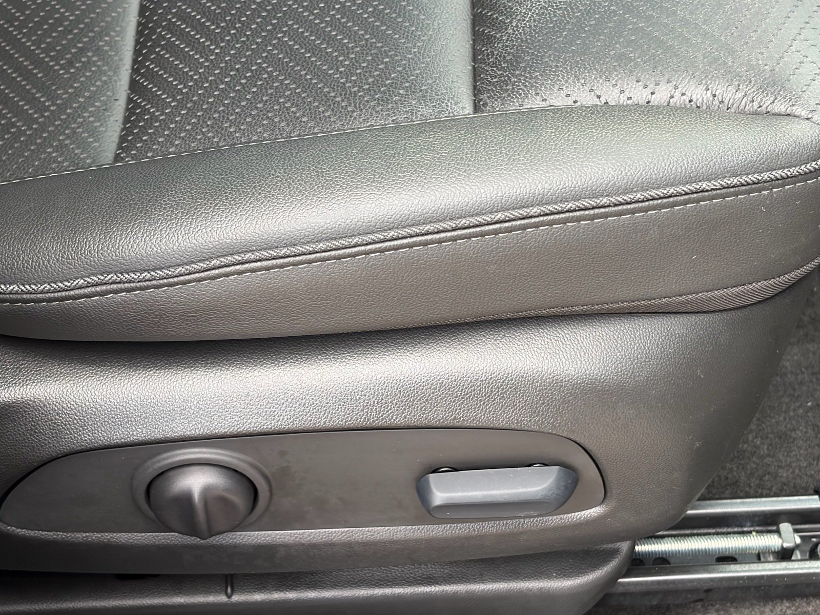 Used 2023 Buick Encore GX Essence w/ Experience Buick Package FWD image 30