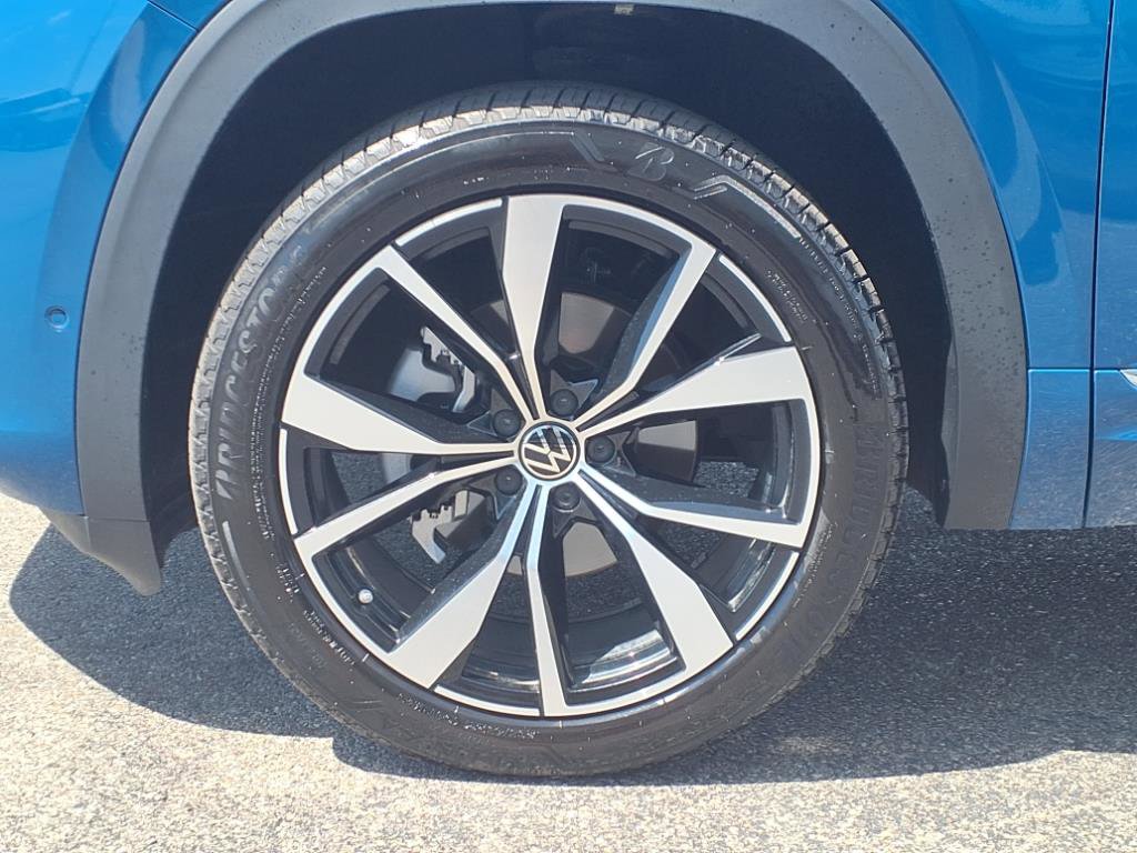 Certified 2025 Volkswagen Atlas SEL Premium R-Line image 25