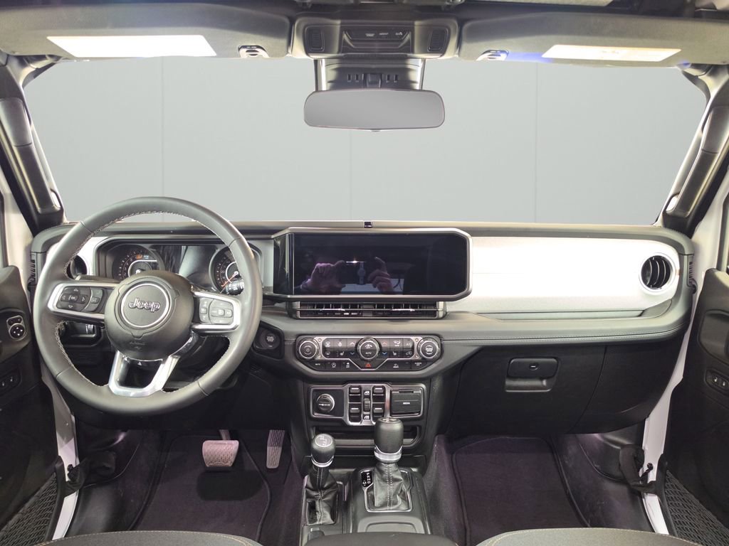 Certified 2025 Jeep Wrangler Sahara image 18