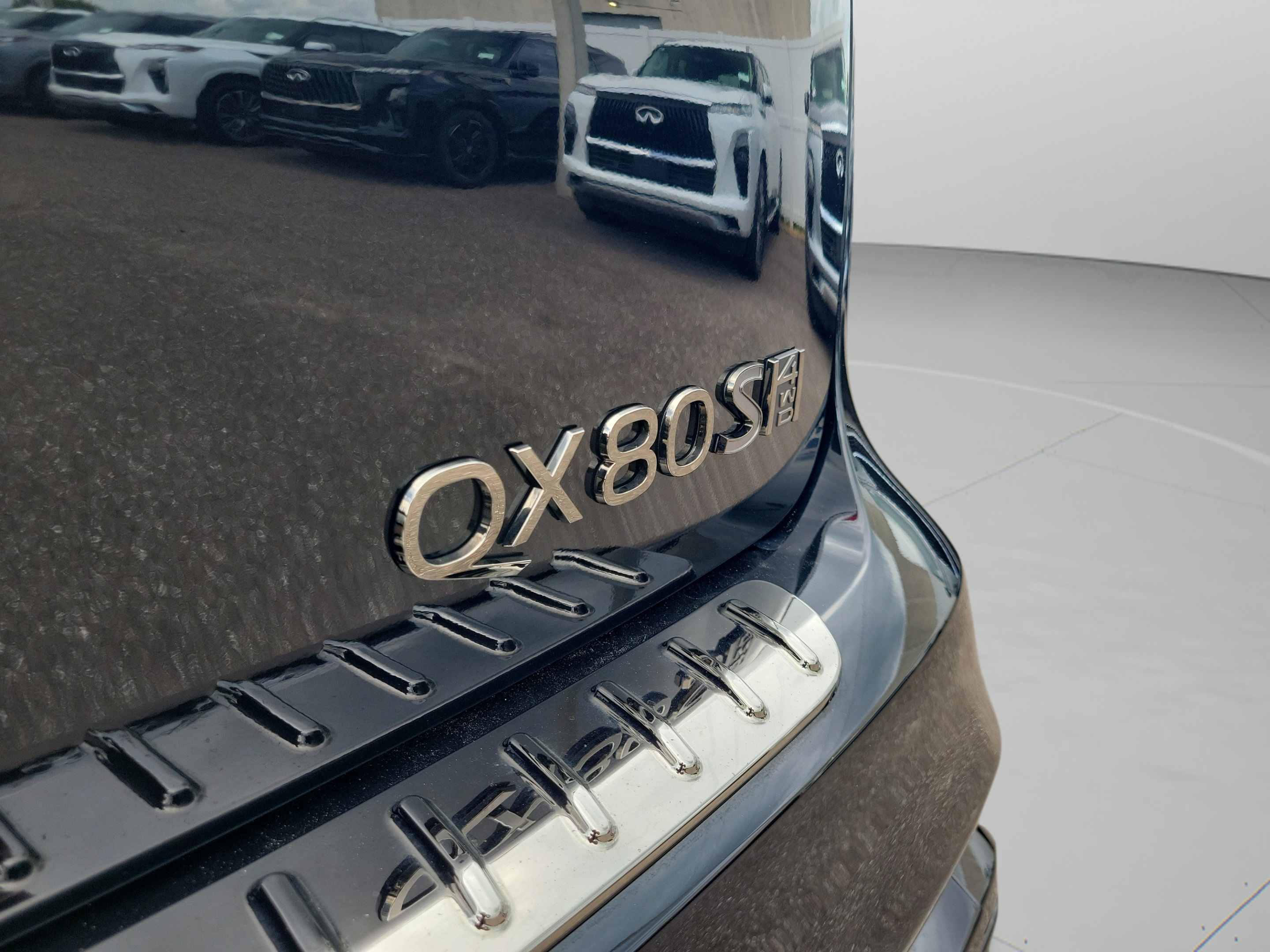 Certified 2026 INFINITI QX80 4WD w/ Sport Exterior Package image 54