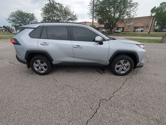 Used 2025 Toyota RAV4 XLE w/ Convenience Package FWD image 2
