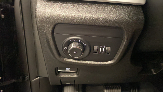 Used 2023 Jeep Grand Cherokee L Limited AWD/4WD image 25