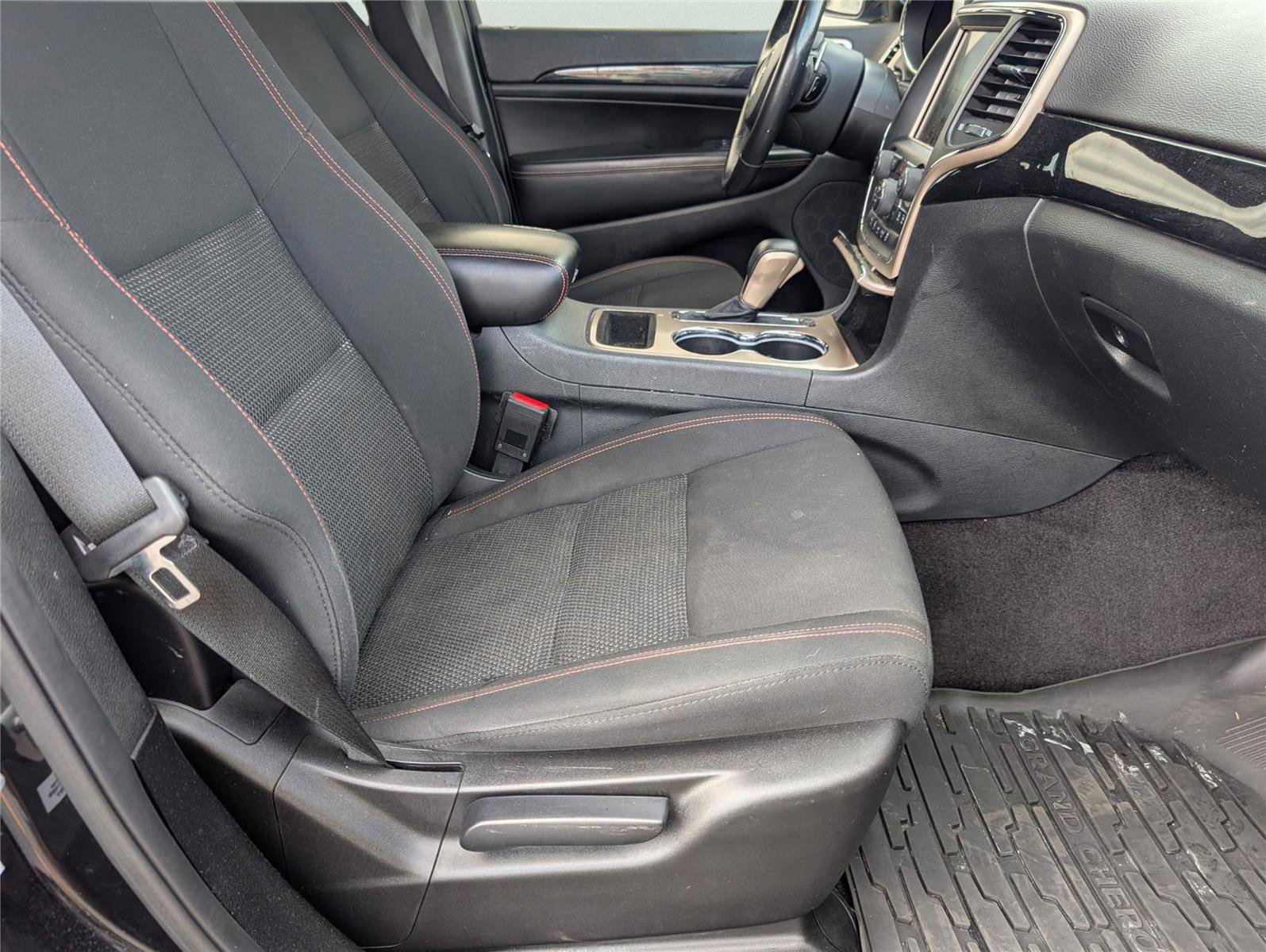 Used 2016 Jeep Grand Cherokee Laredo 75th Anniversary image 37