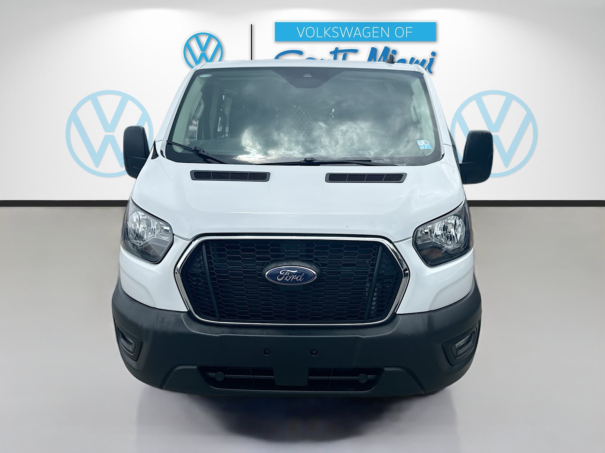 Used 2023 Ford Transit 250 Low Roof w/ Exterior Upgrade Package RWD image 2