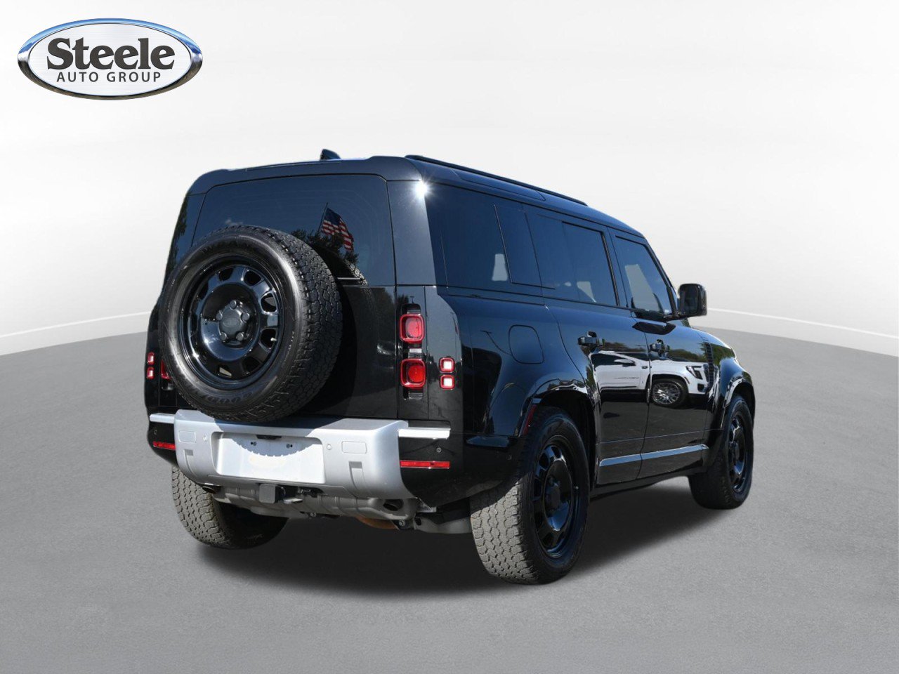 Used 2025 Land Rover Defender 110 S AWD/4WD image 5