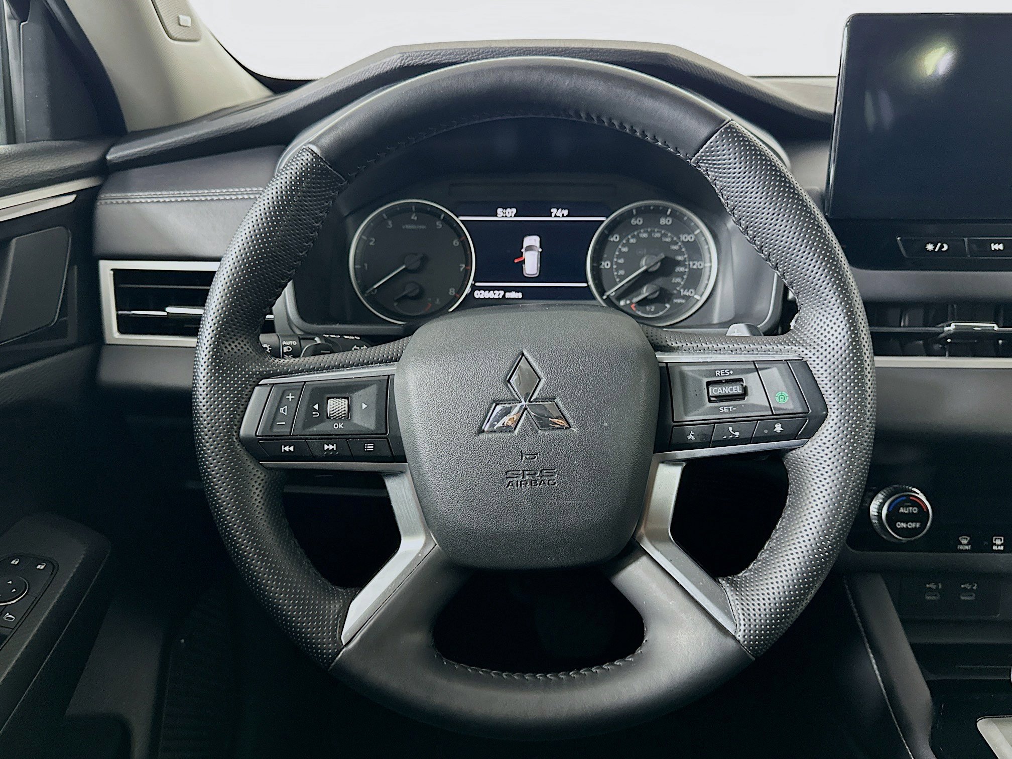 Used 2025 Mitsubishi Outlander SE image 18
