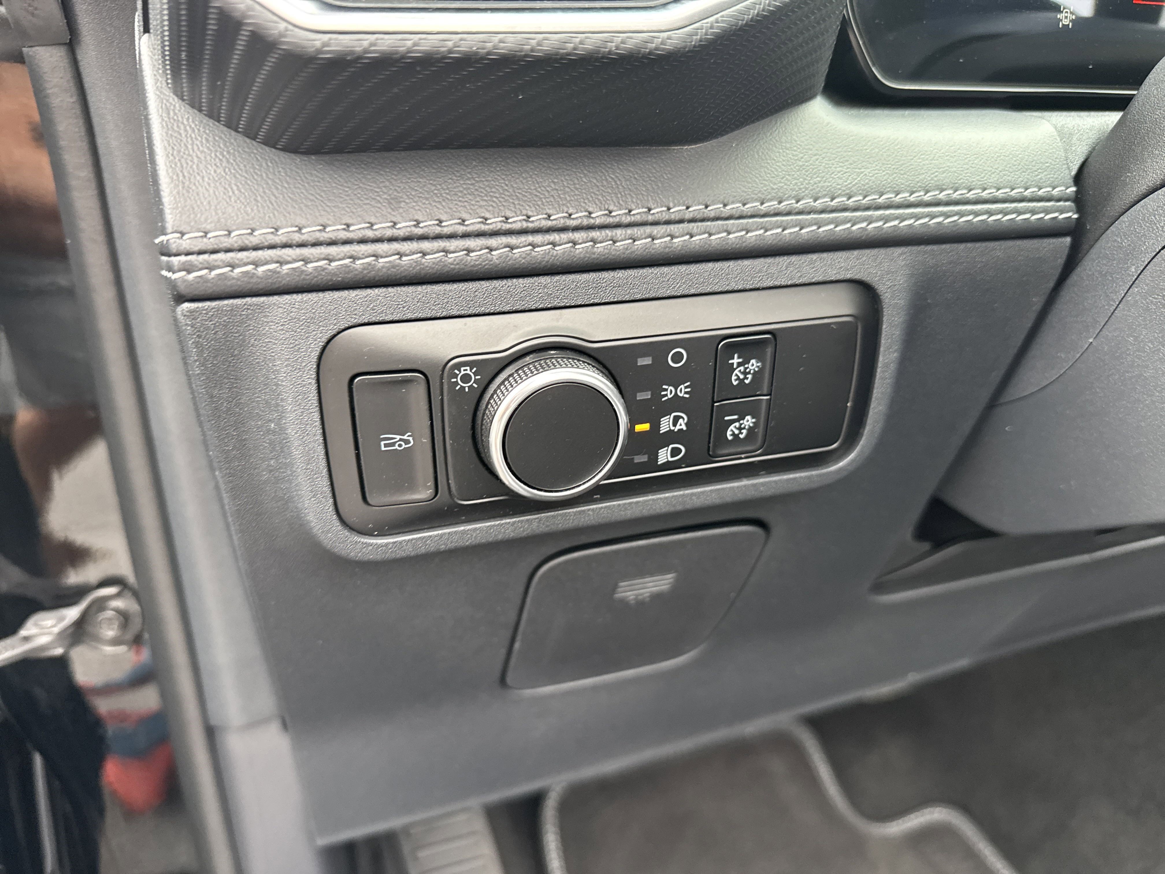 Used 2024 Ford Mustang Premium image 25