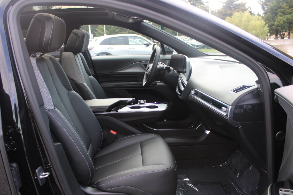 Used 2024 Cadillac Lyriq Tech w/ Driver Assist Package AWD/4WD image 13