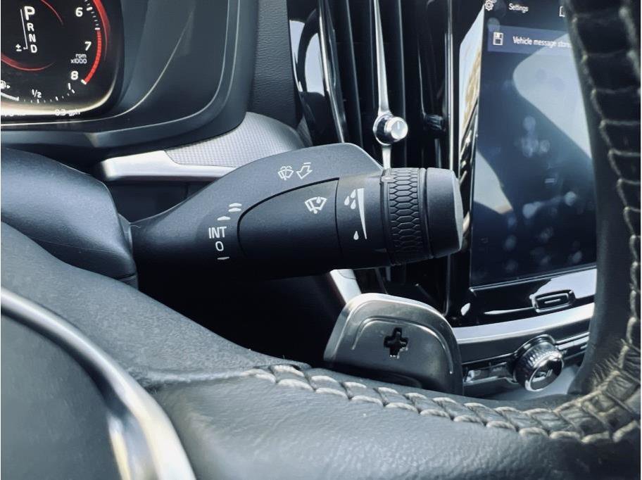 Used 2019 Volvo S60 T5 R-Design image 21