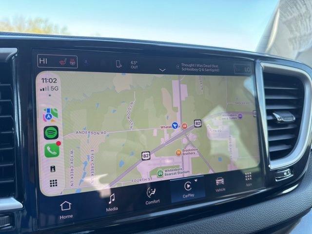 Used 2024 Chrysler Pacifica Touring-L image 3