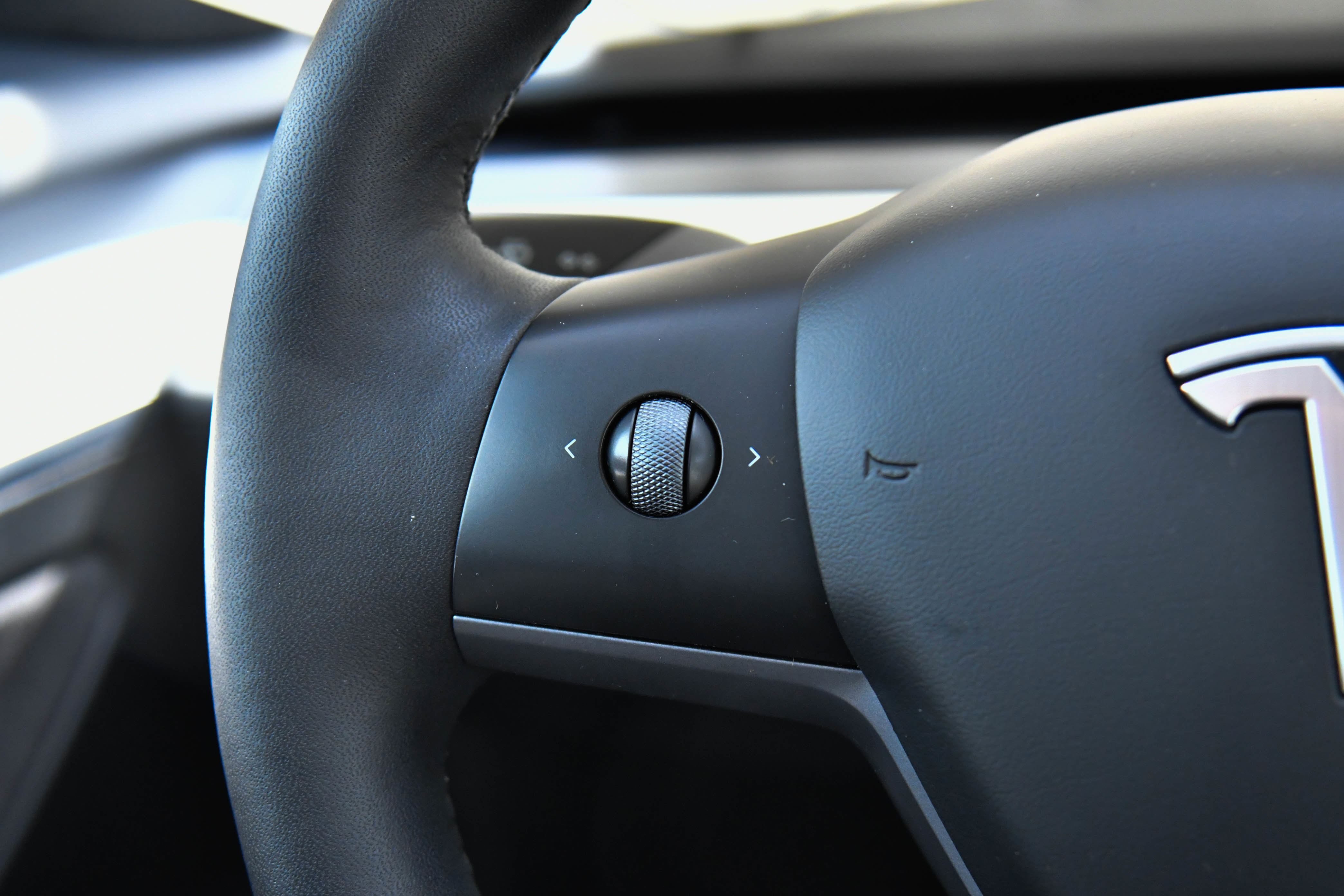 Used 2023 Tesla Model 3 Standard Range image 29