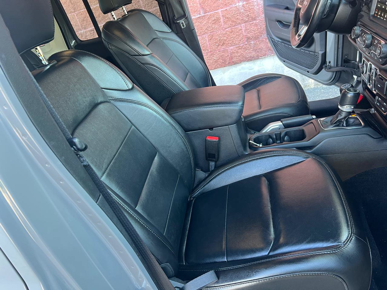 Used 2022 Jeep Wrangler Unlimited Sahara AWD/4WD image 18