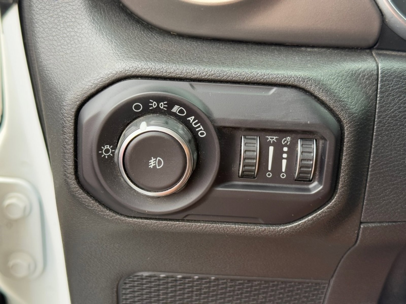 Used 2018 Jeep Wrangler Unlimited Sport S image 33