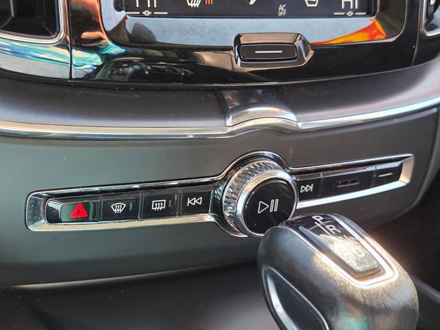 Used 2020 Volvo XC60 T5 Momentum w/ Protection Package image 22