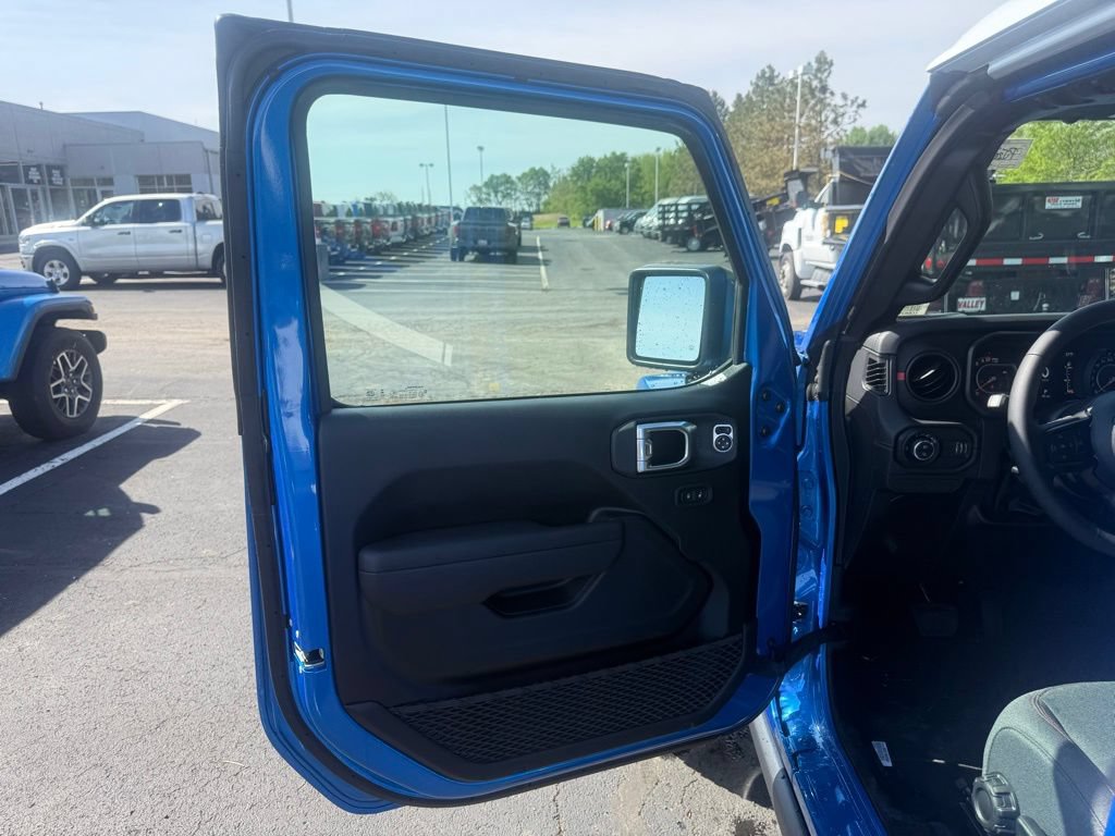 New 2026 Jeep Gladiator Rubicon w/ Whitecap Package AWD/4WD image 15