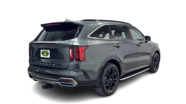 Used 2022 Kia Sorento S FWD image 2