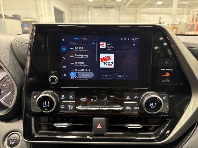 Certified 2024 Toyota Highlander XLE image 26