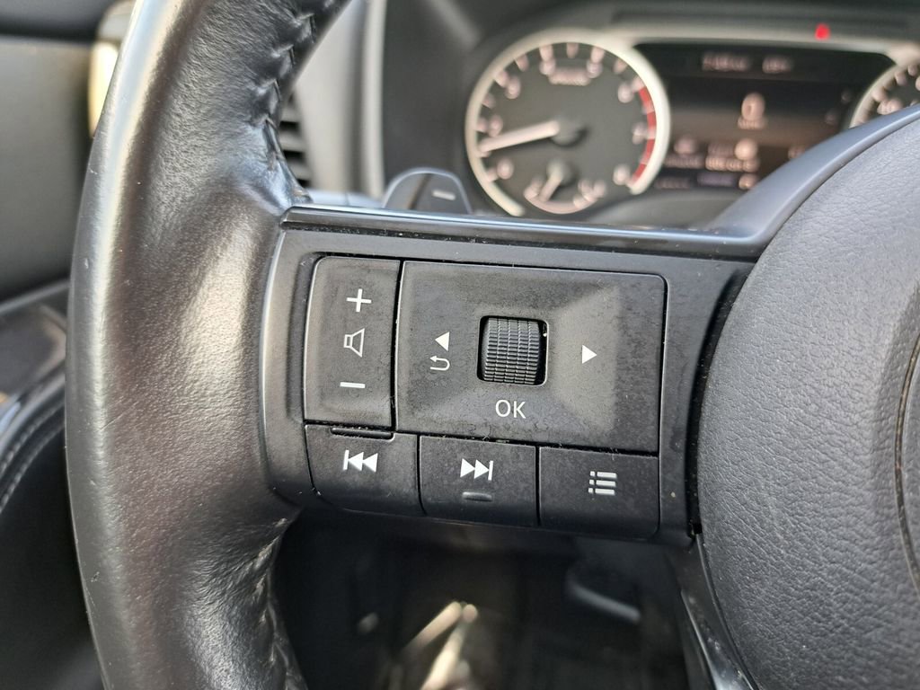 Used 2024 Nissan Rogue SV w/ SV Premium Package image 14