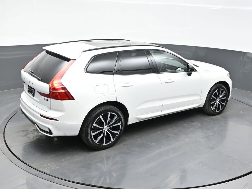Used 2025 Volvo XC60 B5 Plus image 24